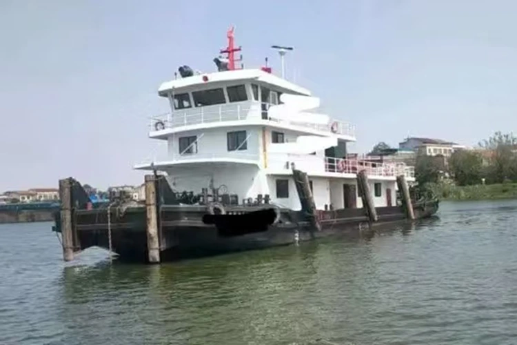 Vertikal akterpropeller bogserbåt